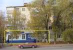 2. Антоново-Овсеенко улица. Продается помещение с арендаторами площадью 147,5 кв.м. с отдельным входом на первом этаже жилого дома.