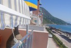 2. Квартира в Крыму на берегу моря.
